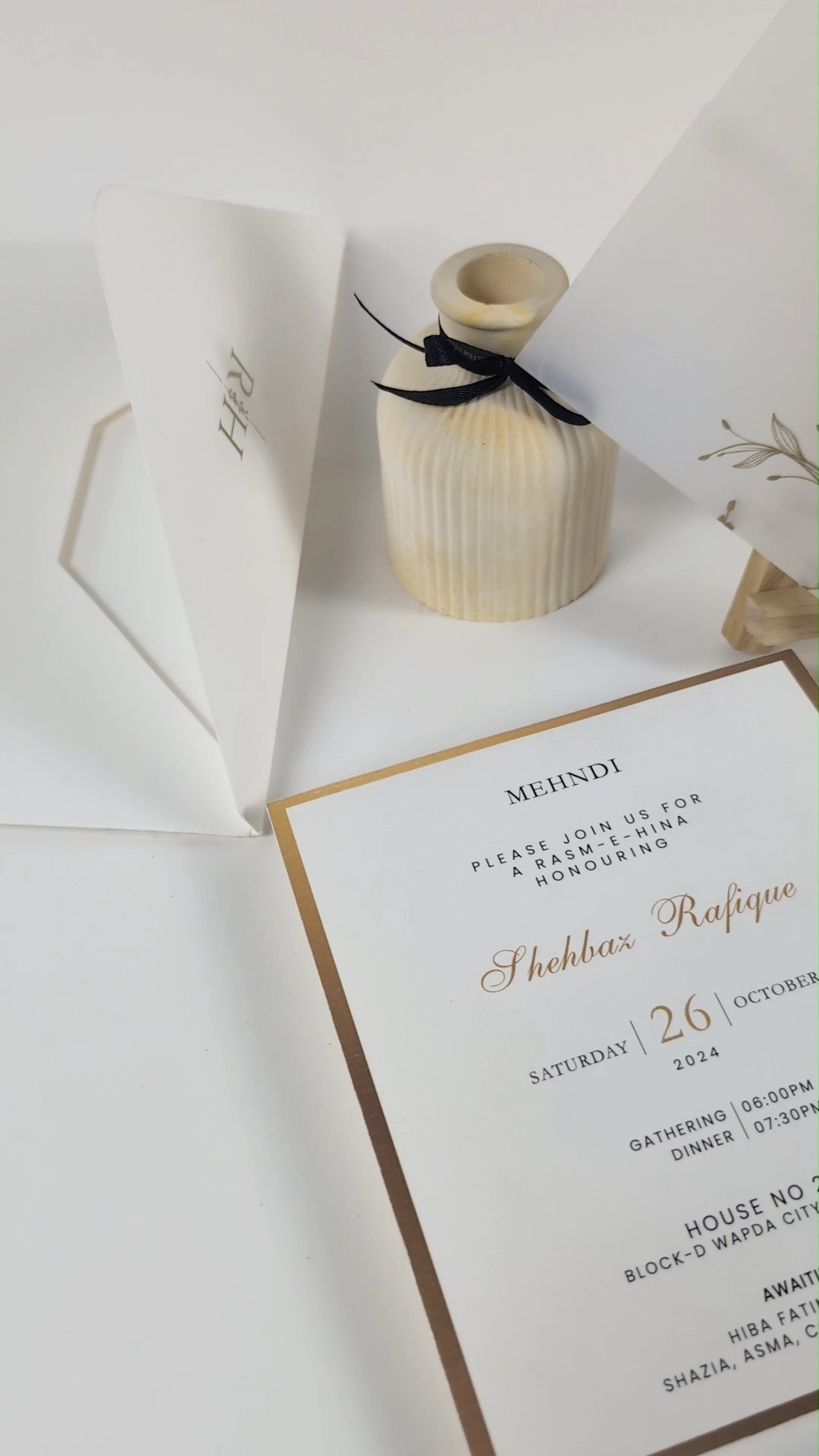 The invitation to a life together✨
📩 DM us for queries
📱 WhatsApp: +92 317 747 4736
🌐 baroqueinvites.com
Follow us for fresh trends this wedding season! @baroqueinvite
#WeddingGoals #PakistanWeddings #weddingcards