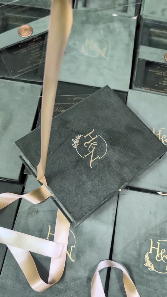 To birmingham 🇬🇧
Crafting keepsakes that transcend the ceremony✨
📩 DM us for queries
📱 WhatsApp: +92 317 747 4736
🌐 baroqueinvites.com
Follow us for fresh trends this wedding season! @baroqueinvite